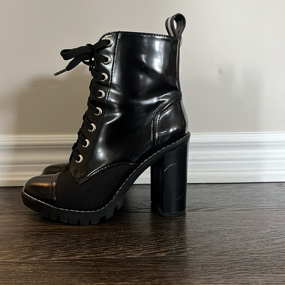 BCBG generation Pauline boots size 8